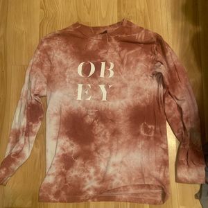 Long sleeve, marble obey shirt.